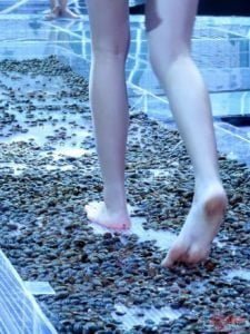 世上绝无仅有舞台无意识踩杀+模特之路走踩土鳖完整版