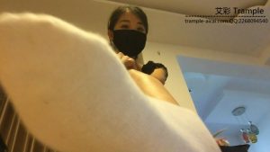 【婧児小主】主人运动完的脏鞋底臭棉袜 侮辱 白棉袜黏黏的脚底汗水 你的最爱