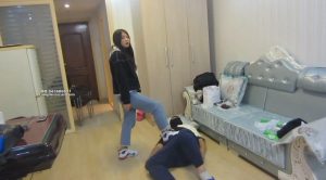 【AJgirls】剧情健身美女篮球鞋踢裆虐打老公