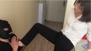 美女教师逆袭变态偷袜贼