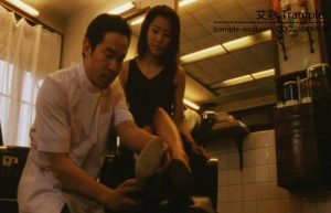 日本电影-理发店主的悲哀-理发师有恋足癖