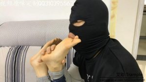 江南倩儿——倩儿看电视舔裸足