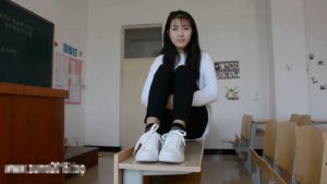 小美女展示短黑丝裸足-97LZTD-5T1I000752