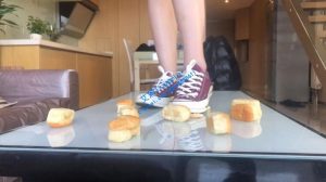 【Rita丽塔】多双鞋踩踏食物面包