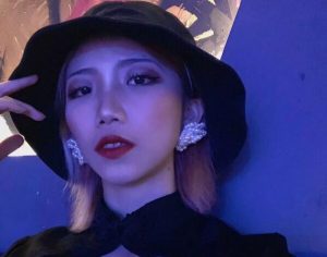 黑暗风美女黑丝诱惑
