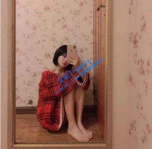 双生高跟脚下贱物