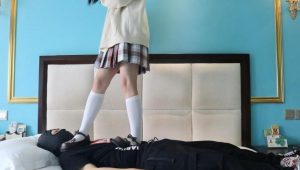 【00后小彤】jk制服让毯子窒息