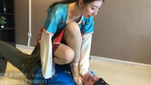 新东北影视-敦煌舞踩踏脖子