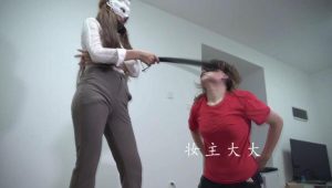 【妆主大大】皮拍下母狗的骚浪贱