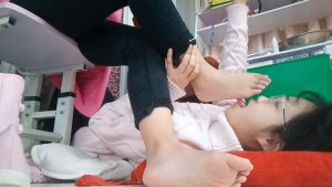 【00后校园小仙女】踩着贱母狗看网课-97LZTD-1918759