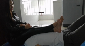 【傲视之巅·欣】欣女王皮衣花式窒息！