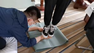 踢裆掐大腿胳膊踩踏扇耳光