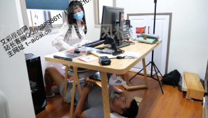 【第5风格】女神一边玩电脑一边被舔脚 YC-200807-3