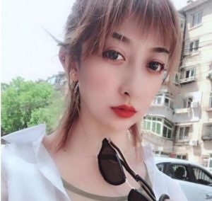 房东小姐姐模仿COCC法国经典踩踏