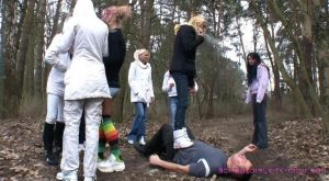 DangerousGirls太妹围殴吓坏贱男，老老实实被踩着给所有太妹舔鞋底！-O-200621-5