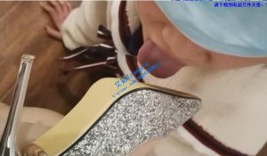 【校园女M系列】开发女M舔帆布高跟裸足-97LZTD-82557