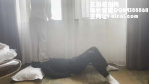 【子怡工作室】闺蜜匡威肆意踩踏毯子-97LZTD-82685