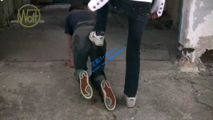 乌克兰美女耐克暴力踩踹狗奴-97LZTD-82736