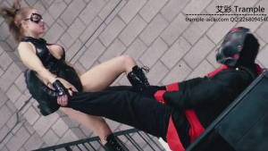【欧美踢裆】各种格斗特摄片男子被爆蛋镜头，女主基本都是女战士啊-97LZTD-82783