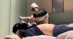 【足下生辉】舞蹈系女生勾引老师，踩踏、虐乳、坐脸