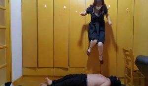 【橘子粥】高难小红皮鞋多种姿势踩踏，骑马、全体重踩-97LZTD-833781