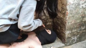 鱼爹户外踩胸和手，无视废物出血破皮
