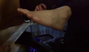 电竞按摩椅躺着享受