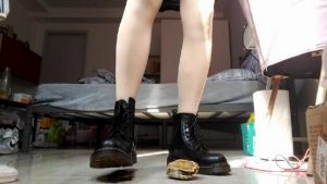 【蓝蓝踩死】马丁靴各种丝袜踩死乌龟-97LZTD-834059