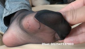 运动鞋里捂好几天的原味黑丝蹂躏-97LZTD-8342008