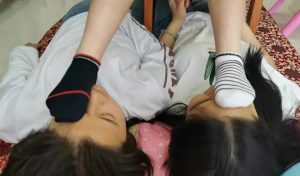【00后校园原创】小仙女在家调教两个贱女狗