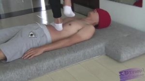 高挑女主白棉船袜各种方式蹂躏虐踩毯子-97LZTD-83421523