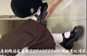 跪舔鞋厚底小皮鞋 舔鞋底 踩脸闻脚 YC-210411-7