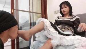 【00后蕬小乃】闻舔灰丝脚，灰丝脚深喉第二篇