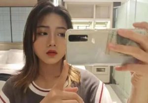 【00后蕬小乃】牛奶洛丽塔扑克丝袜踩踏