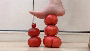 【鹿宝儿】红色沼泽 精致裸足碾碎西红柿家族