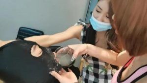 安然女帝强灌口水