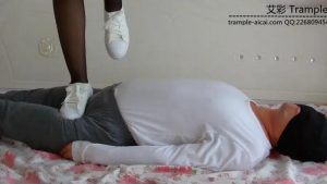 黑丝脚下残缺不全的DD，全体重真实跳踩裆部-97LZTD-8342600