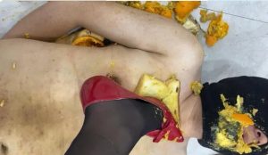 185斤女主再次crush食物，M身上高跟踩踏食物 插嘴 食物虐乳