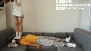 【00后小彤】空军全体重踩踏强迫闻鞋袜