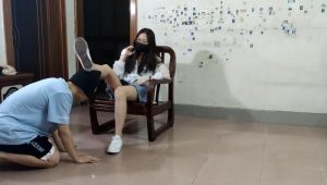 鱼爹匡威羞辱贱m舔鞋舔袜子舔脚