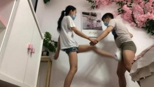 疯狂踩压裆踢裆折磨