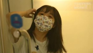 小雪浴室内屠杀蟋蟀