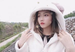 【00后蕬小乃】和歆儿，老师三人群踩瘦M，恋足深喉-97LZTD-83505155
