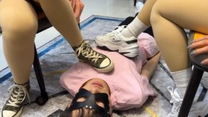 【猫猫大人】小m的第一次 强迫舔鞋底