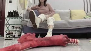 脚下狰狞的表情-97LZTD-83505589