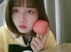 【00后蕬小乃】双人全体重踩踏，原味丝袜脚喂食