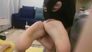 臭脚小萝莉口水洗脚