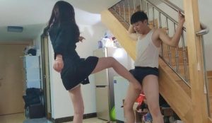 小鱼女神凉高+裸色高跟裸足踢裆猥琐佬