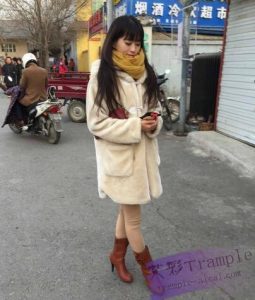 LGF-0027-美女神在冬天的特别体育课，尖跟靴践踏令添靴闻袜