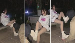 【甜甜】户外花园遛狗（路人偷拍）-97LZTD-835067166
